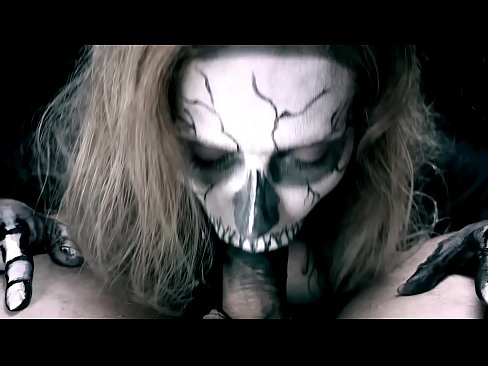 ❤️ Demon nga babaye nga nagsuso sa manok uban sa iyang itom nga baba ug gilamoy cum. ️ Fucking video  sa amon ﹏