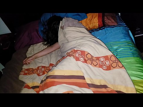 ❤️ Stepson nga gibadlong ang iyang batan-ong ina-ina samtang siya natulog. ️ Fucking video  sa amon ﹏